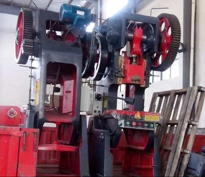 新疆沖床/烏魯木齊63T沖床價(jià)格/沖床型號(hào)-【效果圖,產(chǎn)品圖,型號(hào)圖,工程圖】-中國(guó)