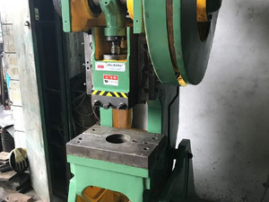 處理閑置資產，轉讓一批準新氣動與普通沖床